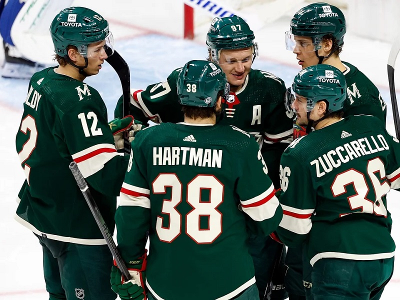 зимний спорт хоккей. все про спорт прогнозы хоккей. красивый хоккей. шайба для хоккея. лед хоккей.