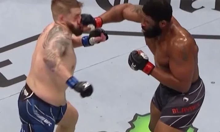 Кёртис Блэйдс и Крис Дакас, UFC Fight Night 205