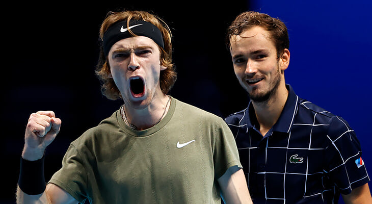Доминик Тим с кубком победителя US Open-2020