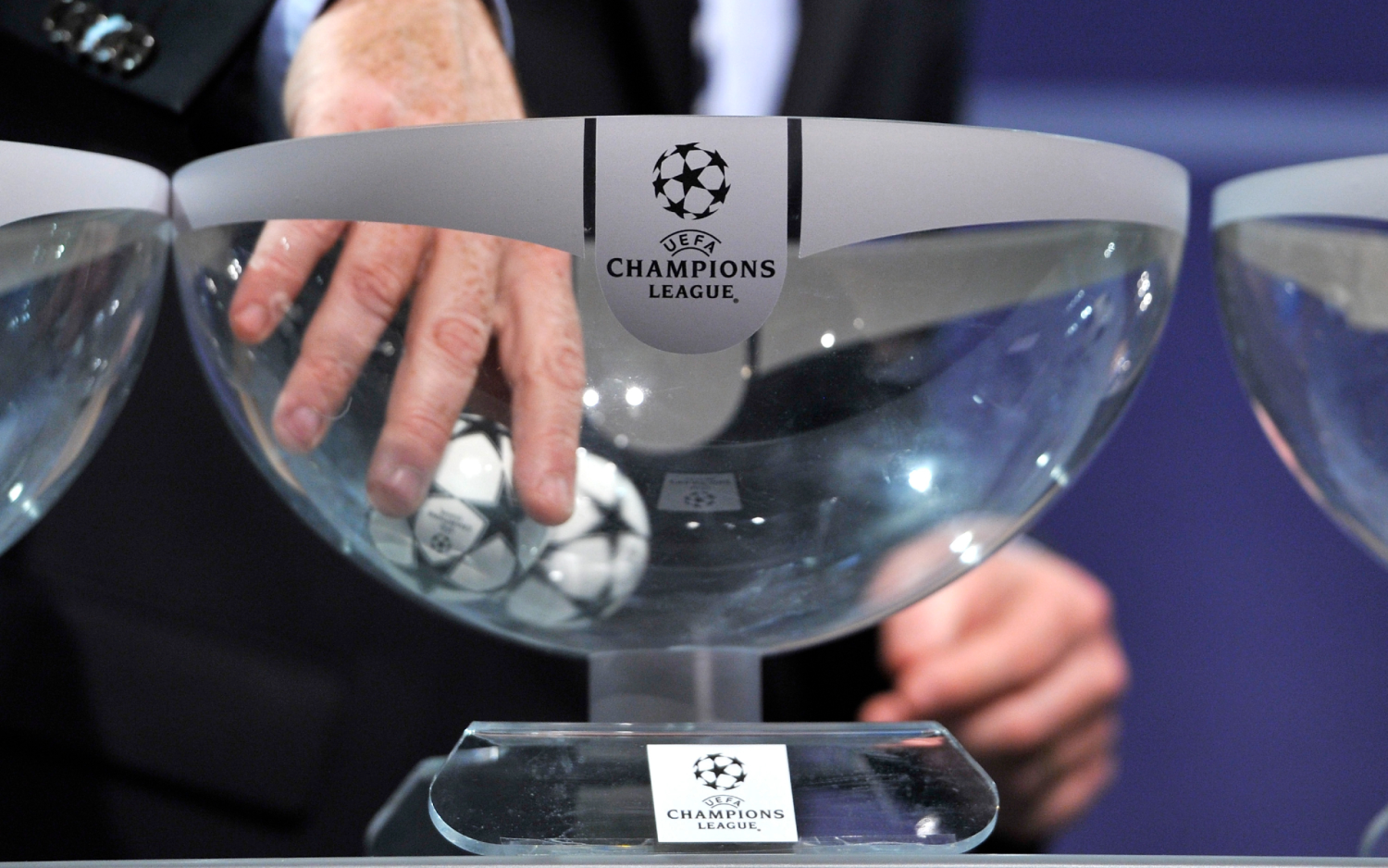 Жеребьевка футбола. UEFA Champions League 2022 2023. Жеребьевка Лиги чемпионов УЕФА. Аршавин жеребьевка Лиги чемпионов. Жеребьевка лига чемпионов церемония.