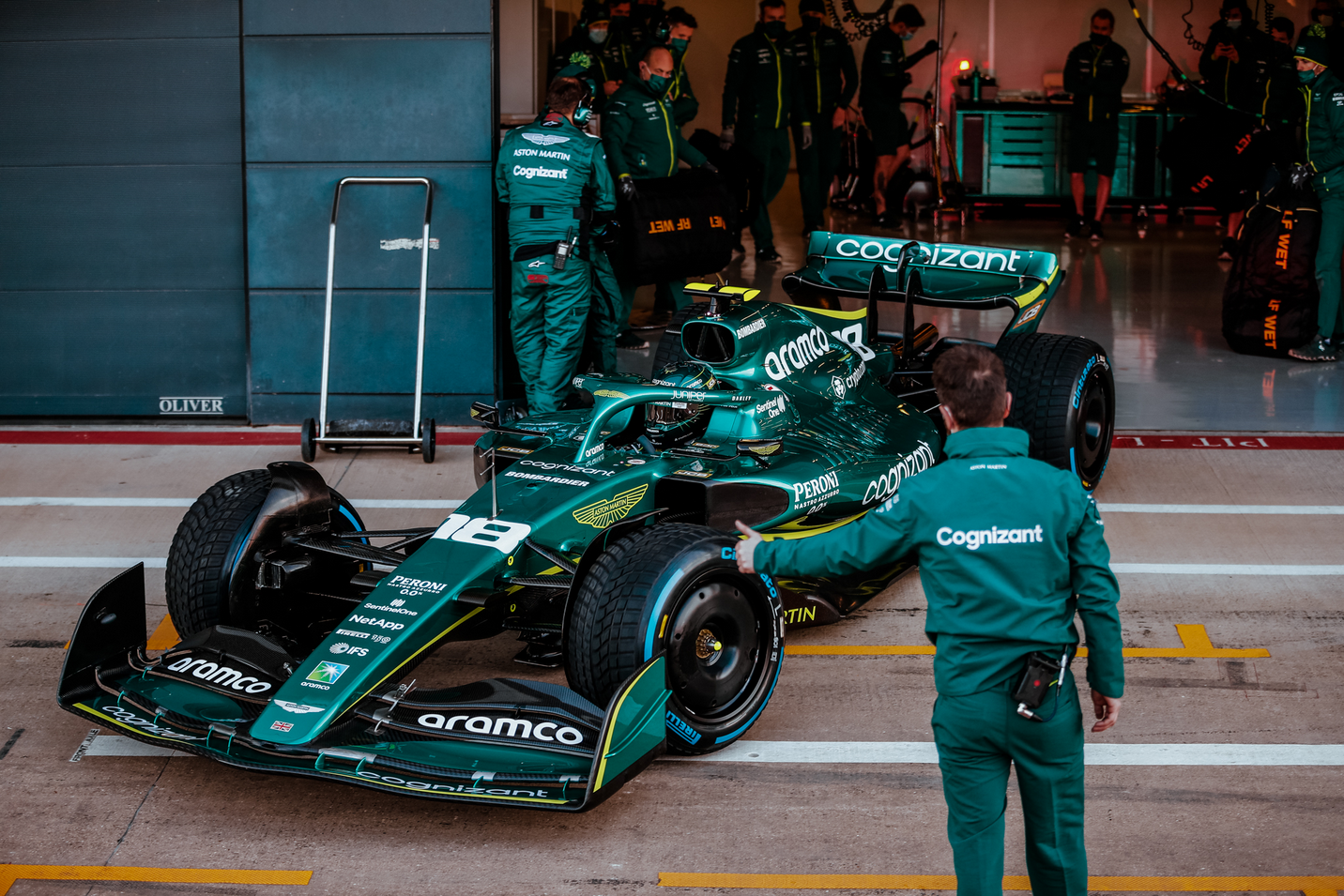 Формула 1 22. Aston Martin f1 2022. Болид Aston Martin 2022. Aston Martin f1 2022 car. Aston Martin Cognizant f1 Team 2022.