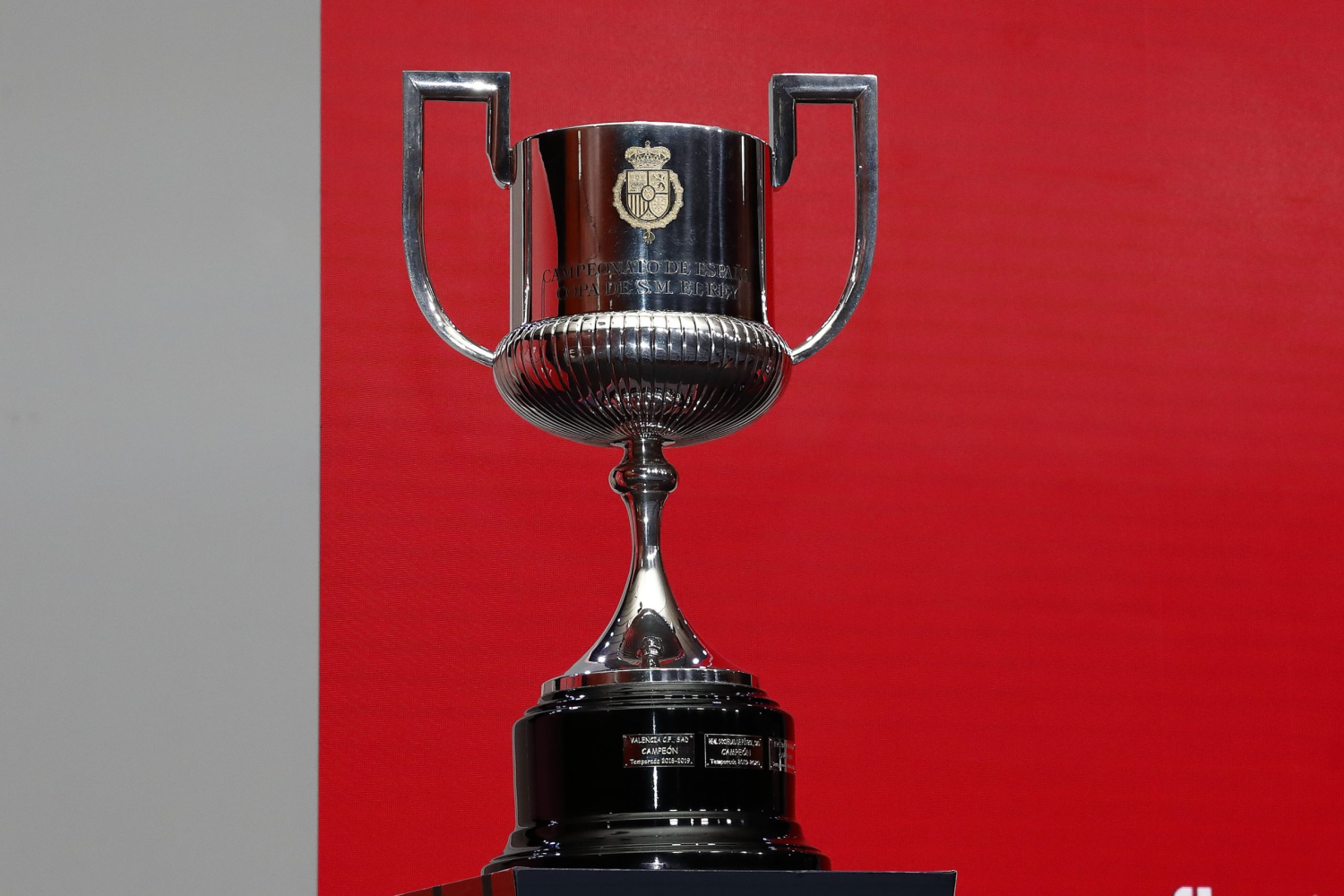Испания кубок 1 2. Кубок короля Испании. Copa del Rey Кубок. Кубок Испании по футболу 2021-2022. Кубок Испании трофей.